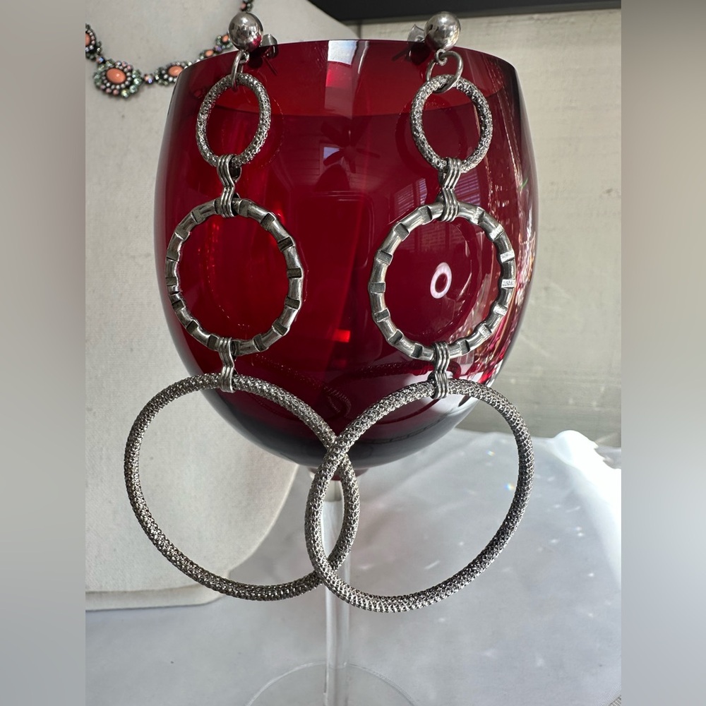 Triple tiered hoop earrings 90’s